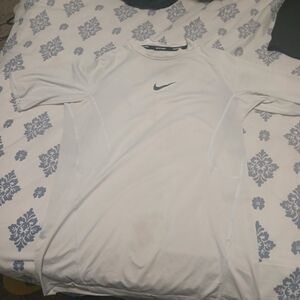 Mens LARGE Nike White Short Sleeve Performance Tee with Black Swoosh